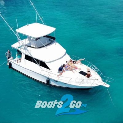 a small boat in a body of water