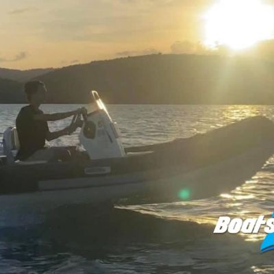 a small boat in a body of water